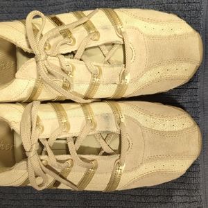Sketchers Sneakers, 9, Creme/gold